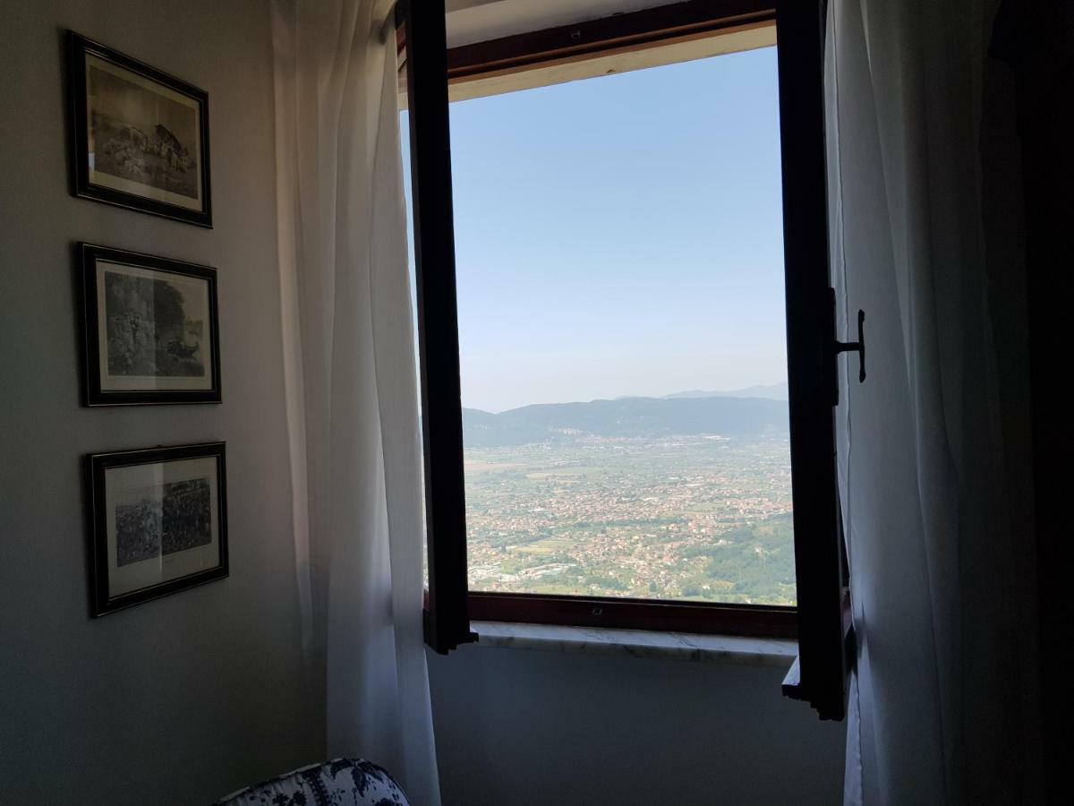 Camera Matrimoniale con Vista Mare Parziale